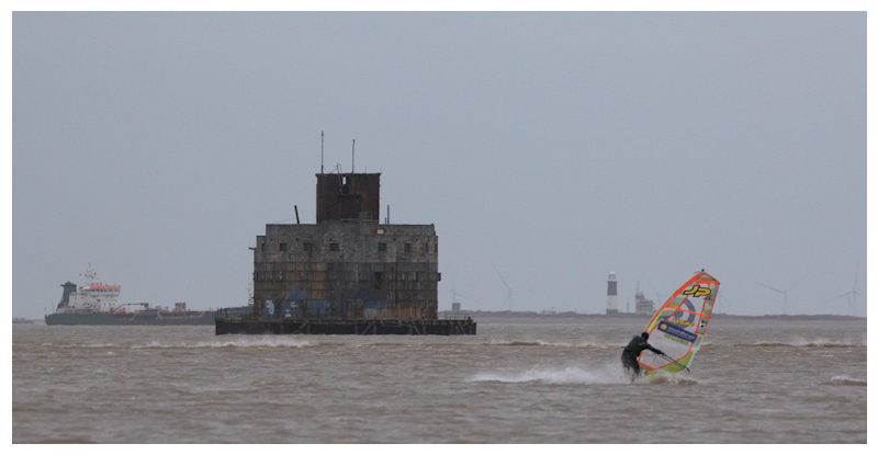 Holiday chalet for sale North east lincolnshire. Image shows Kite surfers on the humber estuary